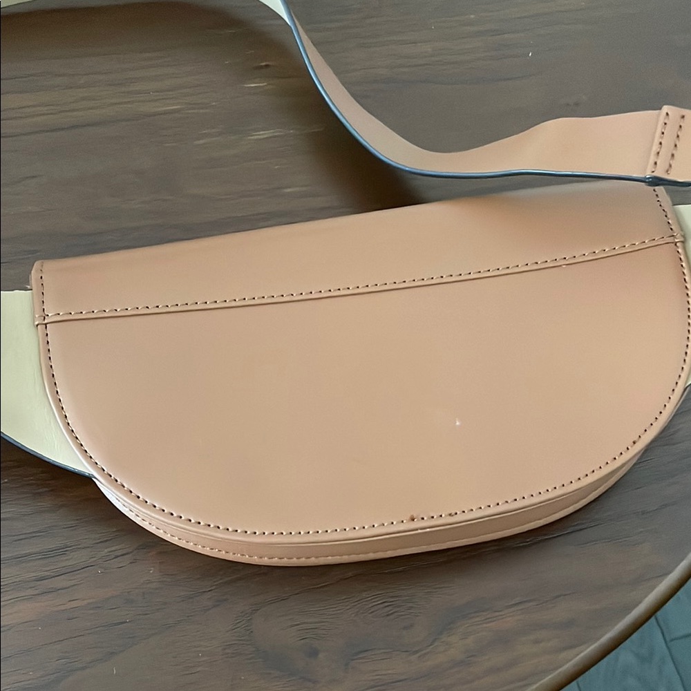 Michael Kors Tan Crossbody Bag with Sleek Design - Picture 4 of 4